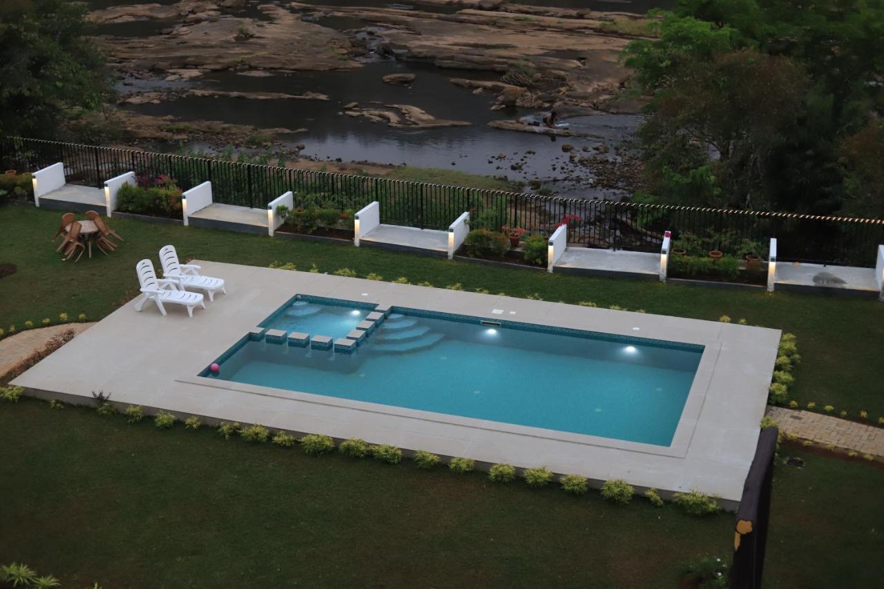 Seeheim Resorts Athirappilly Exterior foto